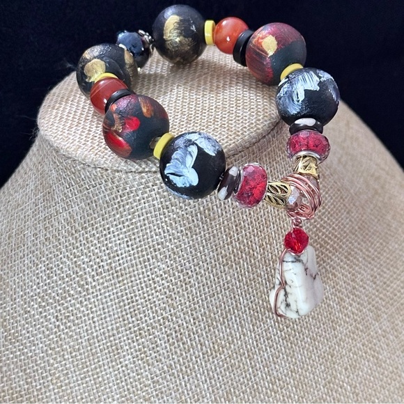 Artisan Black and Red Hand Painted Handcrafted Beaded Bracelet 6.5-7.5 - Picture 1 of 11